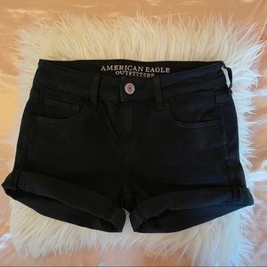 AMERICAN EAGLE BLACK MIDI DENIM SHORTS